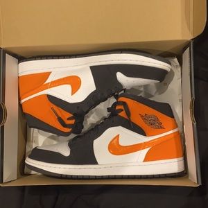 Jordan 1 mid Shattered Backboard size 10.5 M